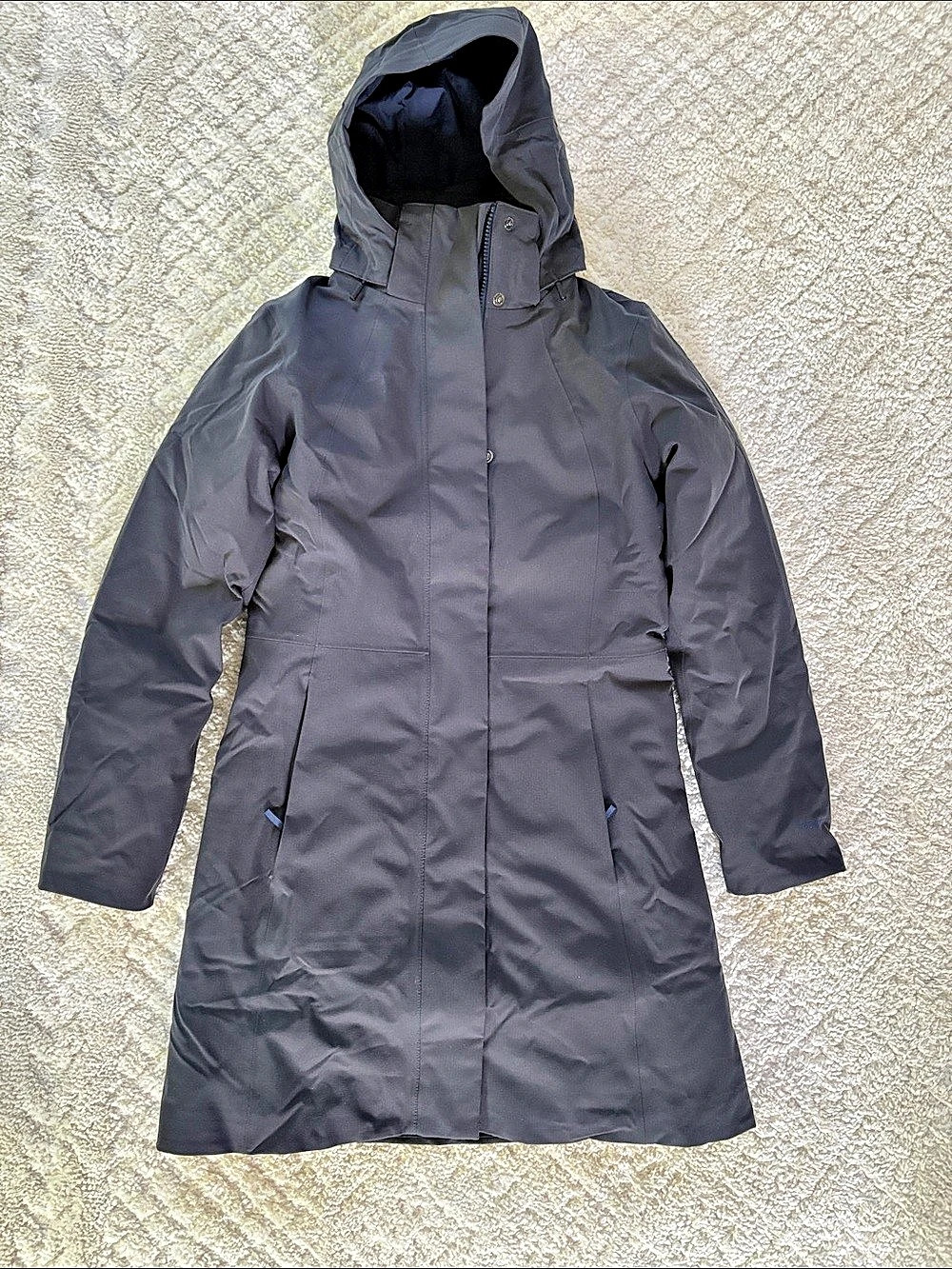 Patagonia charcoal women’s winter Tres 3 in 1 parka. Size XS.
